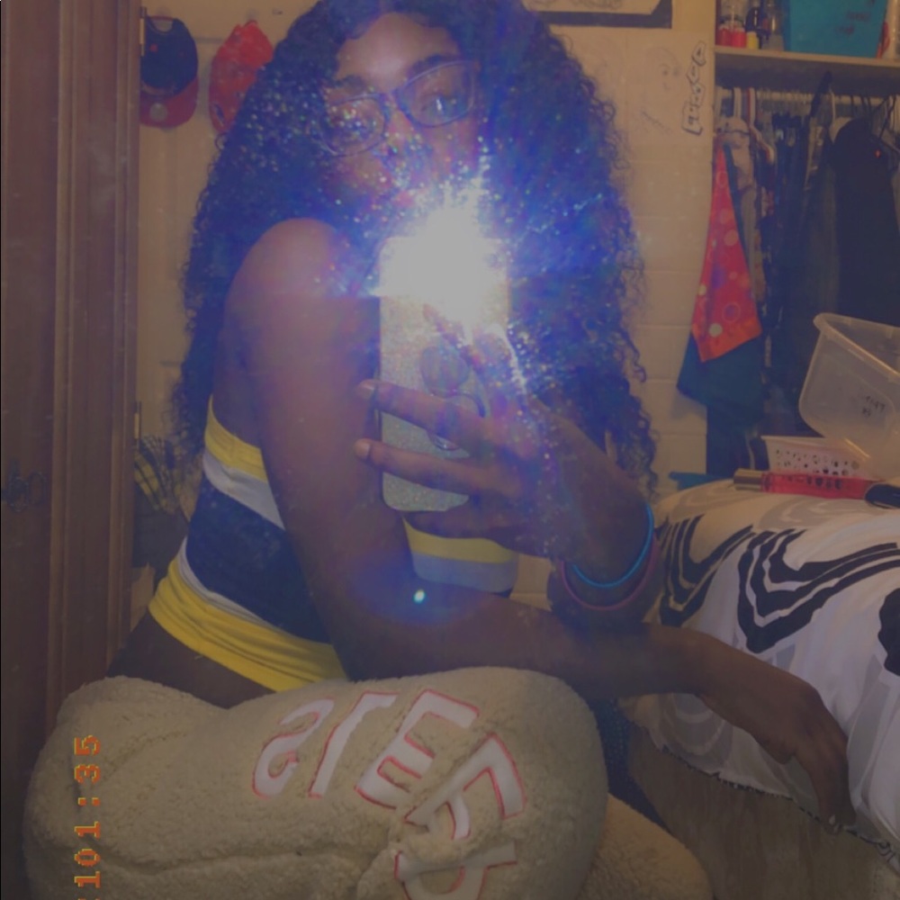 Meet your Posher, Dee